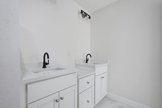 60 Noonan St 60, Mansfield, MA 02048