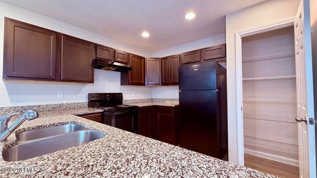 8814 DANDY Avenue, Jacksonville, FL 32211