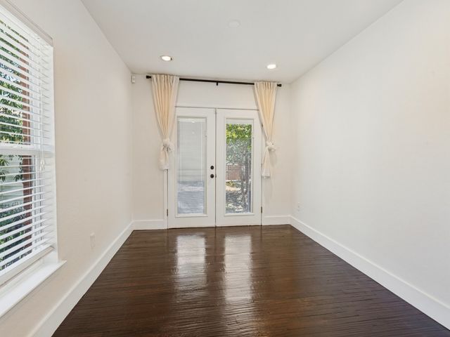 914 Westmount Avenue, Dallas, TX 75211