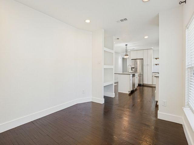 914 Westmount Avenue, Dallas, TX 75211