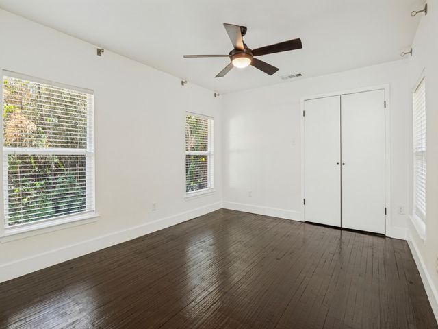 914 Westmount Avenue, Dallas, TX 75211