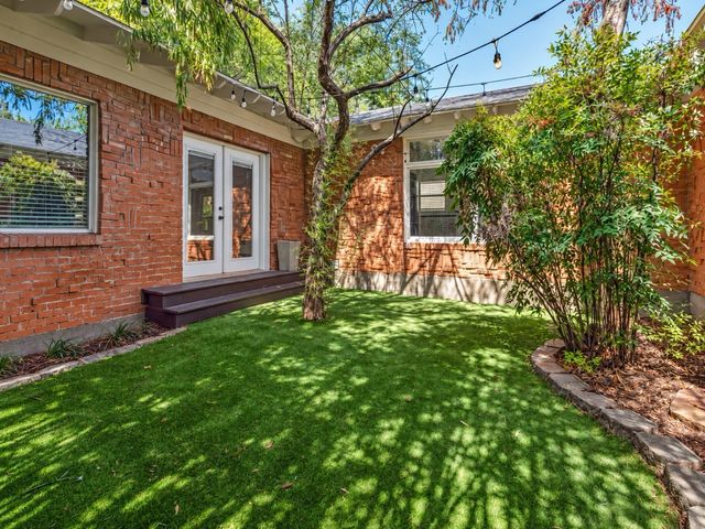 914 Westmount Avenue, Dallas, TX 75211