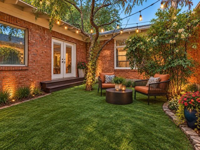 914 Westmount Avenue, Dallas, TX 75211