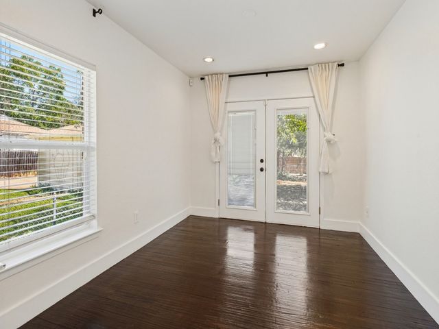 914 Westmount Avenue, Dallas, TX 75211