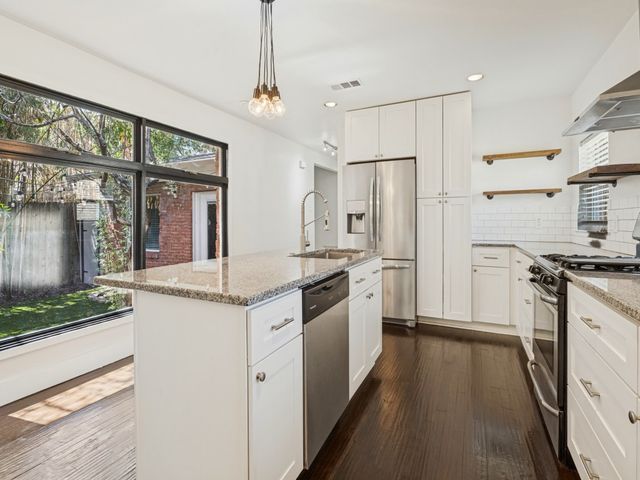 914 Westmount Avenue, Dallas, TX 75211