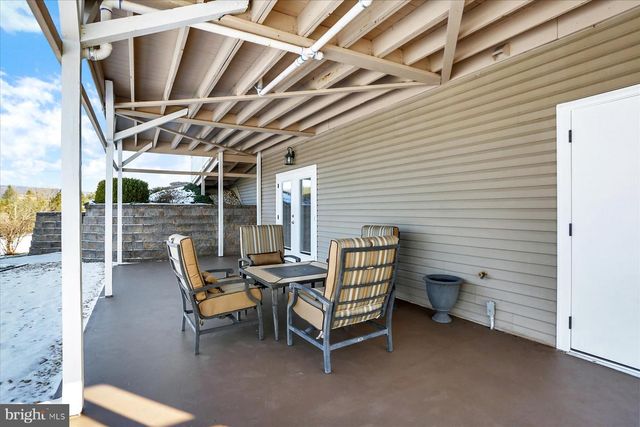 10 HERR CT, Newport, PA 17074