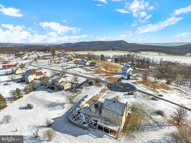 10 HERR CT, Newport, PA 17074