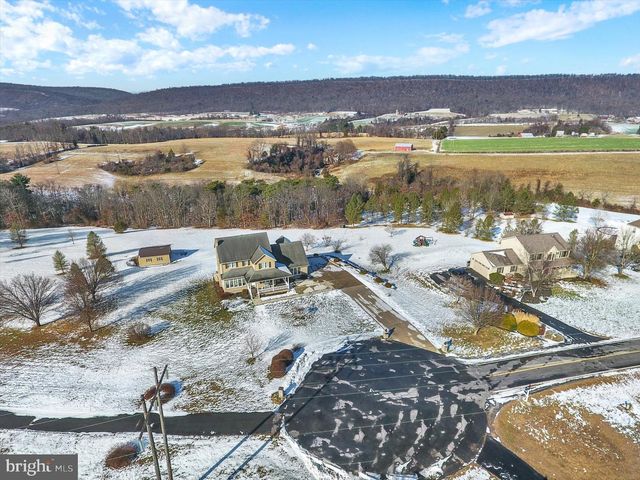 10 HERR CT, Newport, PA 17074