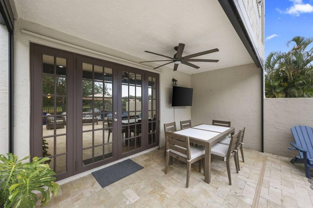 7518 Oak Grove Circle, Lake Worth, FL 33467