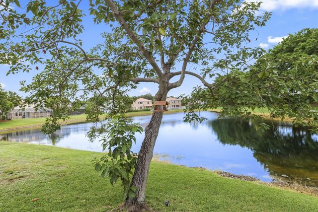7518 Oak Grove Circle, Lake Worth, FL 33467