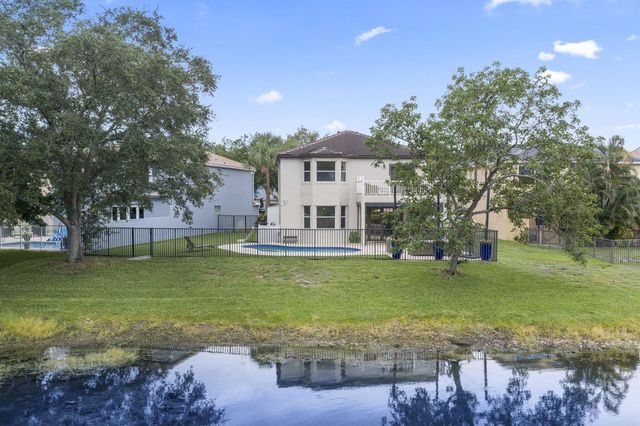 7518 Oak Grove Circle, Lake Worth, FL 33467