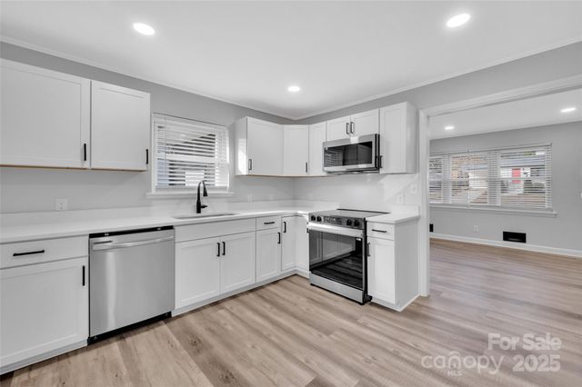 915 Crestmere Street, Charlotte, NC 28208