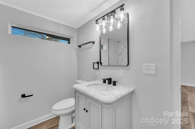 915 Crestmere Street, Charlotte, NC 28208