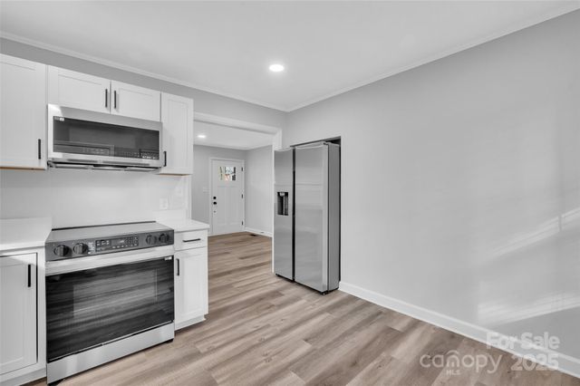 915 Crestmere Street, Charlotte, NC 28208