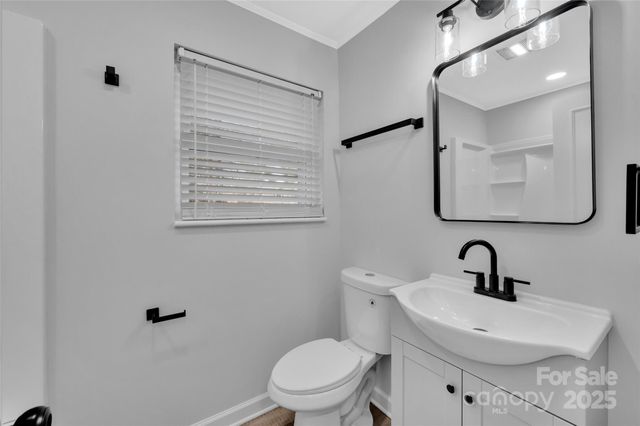 915 Crestmere Street, Charlotte, NC 28208