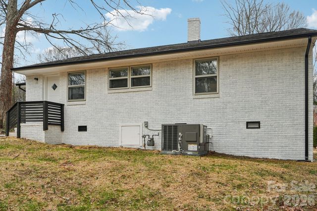 915 Crestmere Street, Charlotte, NC 28208