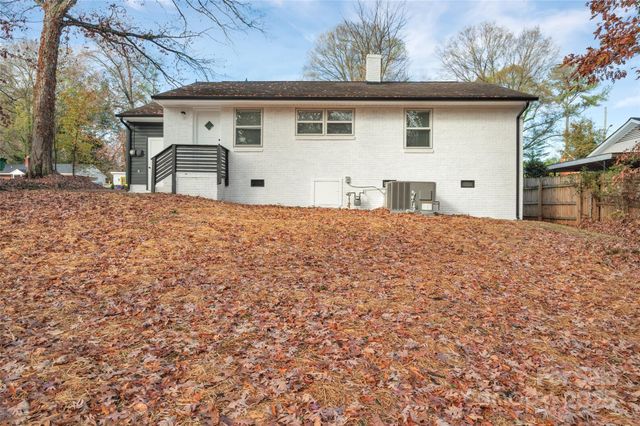 915 Crestmere Street, Charlotte, NC 28208