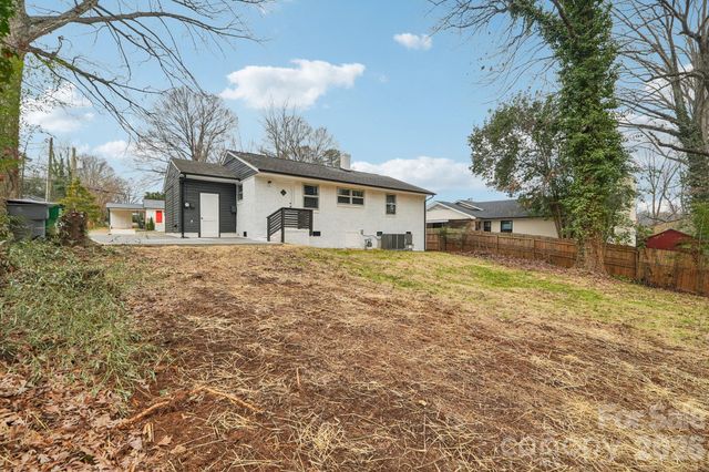 915 Crestmere Street, Charlotte, NC 28208
