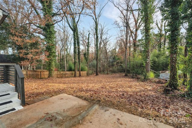 915 Crestmere Street, Charlotte, NC 28208