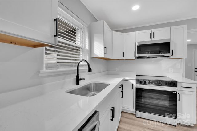 915 Crestmere Street, Charlotte, NC 28208