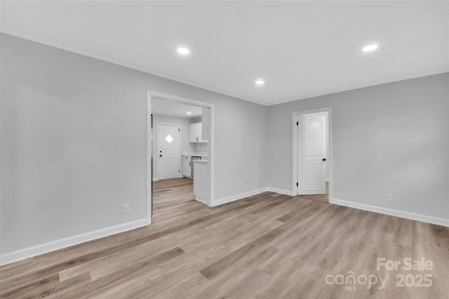 915 Crestmere Street, Charlotte, NC 28208