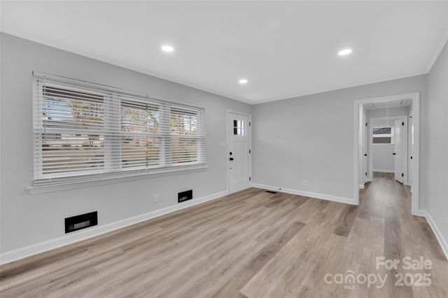 915 Crestmere Street, Charlotte, NC 28208