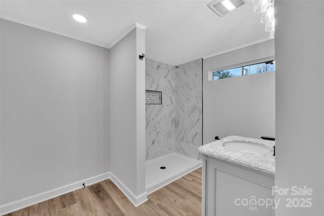 915 Crestmere Street, Charlotte, NC 28208