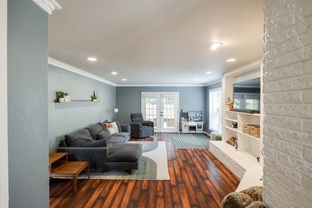 9209 Knightsbridge Road, Oklahoma City, OK 73132