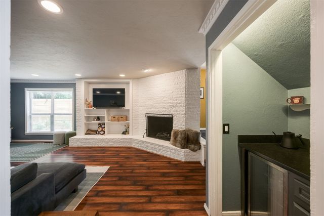 9209 Knightsbridge Road, Oklahoma City, OK 73132