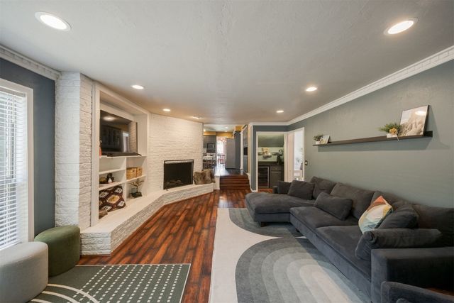 9209 Knightsbridge Road, Oklahoma City, OK 73132