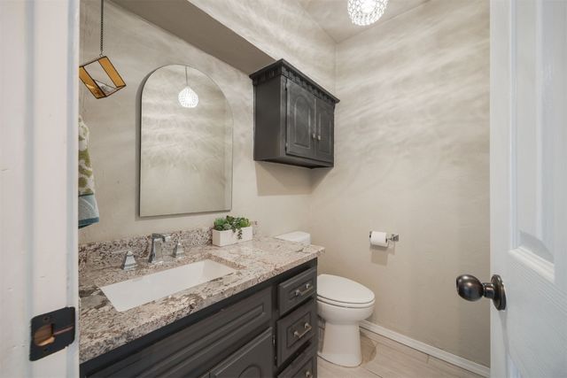 9209 Knightsbridge Road, Oklahoma City, OK 73132