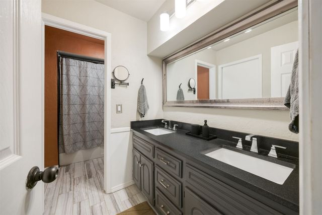 9209 Knightsbridge Road, Oklahoma City, OK 73132
