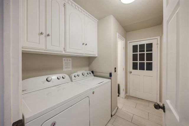 9209 Knightsbridge Road, Oklahoma City, OK 73132