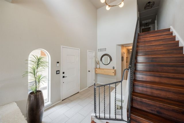 9209 Knightsbridge Road, Oklahoma City, OK 73132