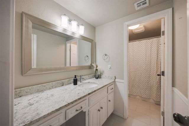 9209 Knightsbridge Road, Oklahoma City, OK 73132
