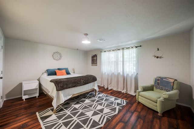 9209 Knightsbridge Road, Oklahoma City, OK 73132