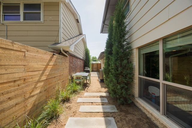 9209 Knightsbridge Road, Oklahoma City, OK 73132