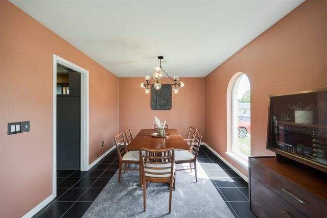 9209 Knightsbridge Road, Oklahoma City, OK 73132
