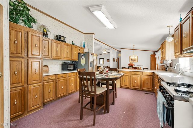 209 Wyngate Drive, Brookfield Twp, OH 44403