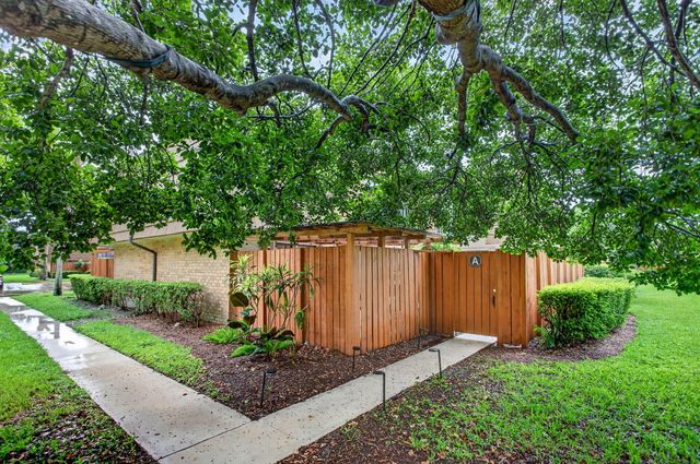 9113 SW 20th Court A, Davie, FL 33324