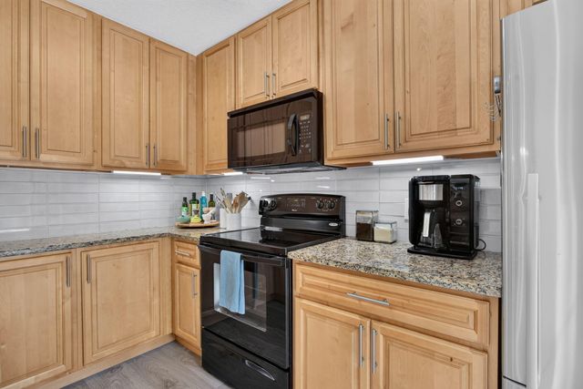 9113 SW 20th Court A, Davie, FL 33324