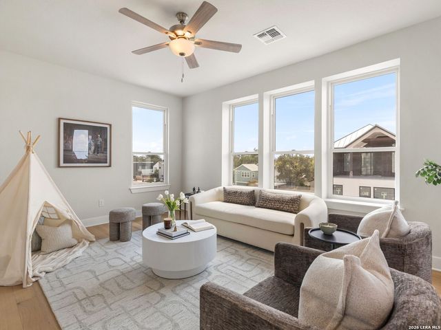 543 McMonigal Pl Bldg 3, San Antonio, TX 78210