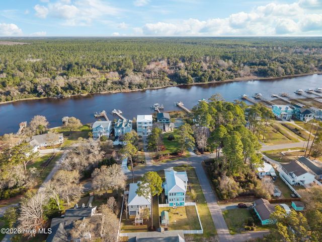 1903 W Yacht Drive, Oak Island, NC 28465