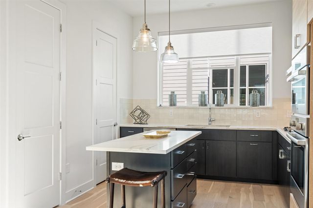 3807 Threadgill ST, Austin, TX 78723