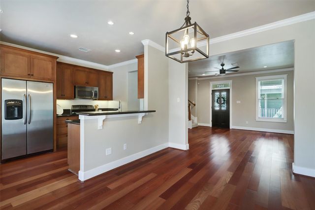 1047 W 16th Street, Houston, TX 77008