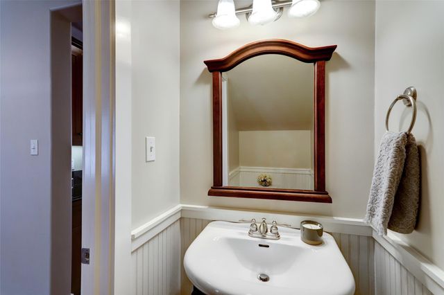 1047 W 16th Street, Houston, TX 77008