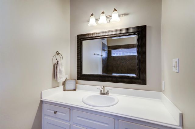 1047 W 16th Street, Houston, TX 77008