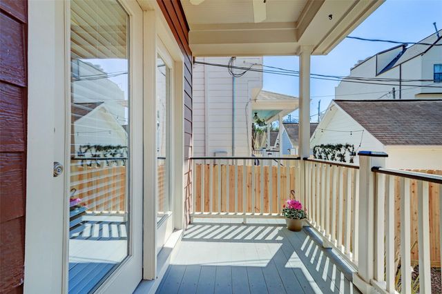 1047 W 16th Street, Houston, TX 77008