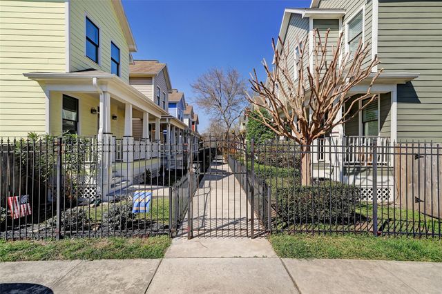 1047 W 16th Street, Houston, TX 77008