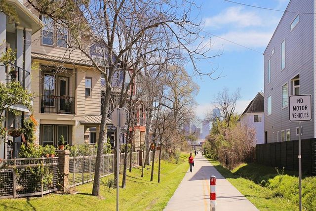 1047 W 16th Street, Houston, TX 77008